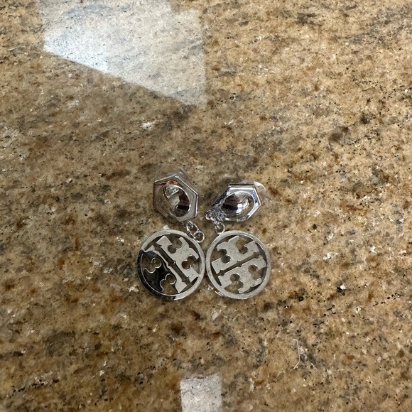 Tory Burch logo earrings - Picture 1 of 2